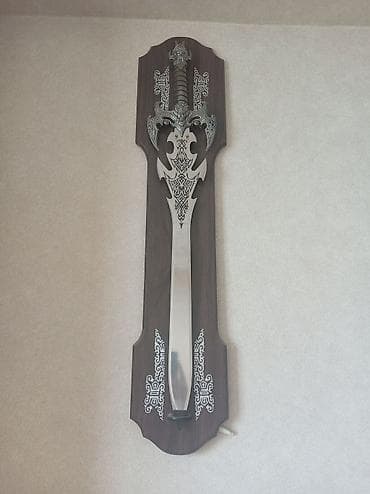 Divar üçün dekorativ qılınc – oyma naxışlı lövhə ilə - Dizayn