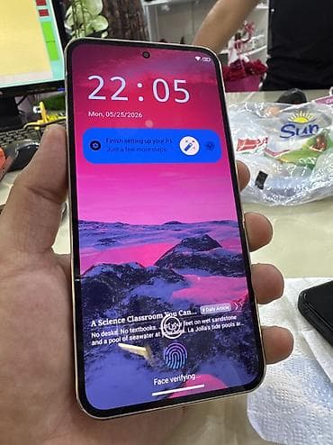 mi 14 lite: Smartfon – 6.7" tam ekran, mərkəzi ön kamera dəliyi olan displey — 2