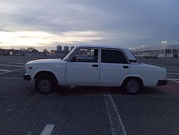 lada 011: VAZ 2107, sedan, ağ rəng. - 4 qapı, arxa ötürücülü klassik kuzov - — 3