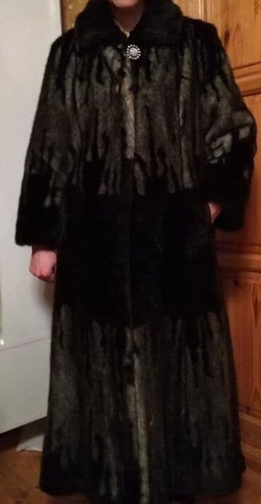 Paltolar: Təzədir.Süni kürk.400m alınıb . Ölçü uyğun olmadığı üçün satılır .Heç — 2