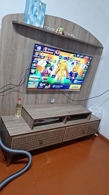 dekor ref: TV stendi və divar paneli dəsti - Material: ağac teksturalı laminat — 1