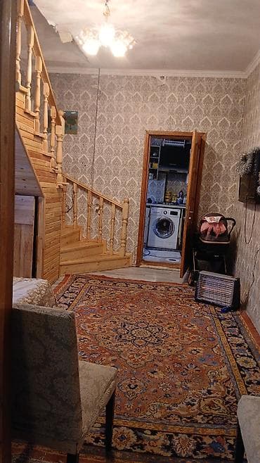 satiq evler: Satılır: iki mərtəbəli həyət evi - Ümumi plan: 2 mərtəbə, fasadda — 4