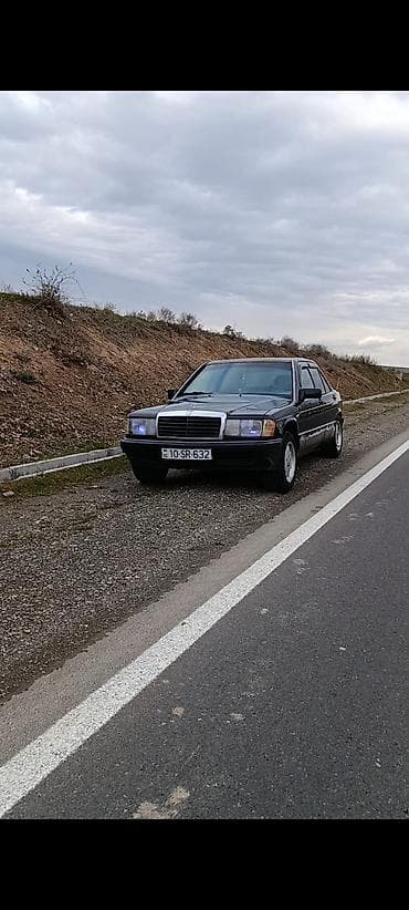 mercedes gl: Mercedes-Benz 190 (W201) sedan - Kuzov: qara rəng, 4 qapı, klassik — 2
