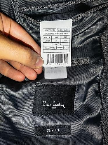 kişi geyimleri: Pierre Cardin firmasının boz rəngdə, slim fit biçimli kişi kostyumu — 2