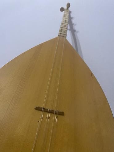 Musiqi alətləri: Türk sazı (bağlama) – qısa saplı model Türkiyədən alınıb. Başlanğıc — 4