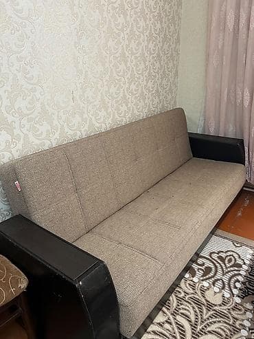 Qonaq otağı üçün rahat divan - Model: 3‑oturacaqlı, düz xəttli dizayn