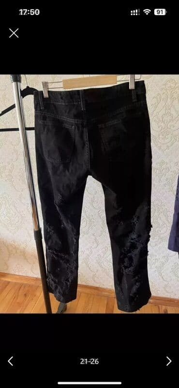 zeynep bastik baku: Zara Qara rəngli, yırtıq detallı cins şalvar. Dizlərdə və digər — 9