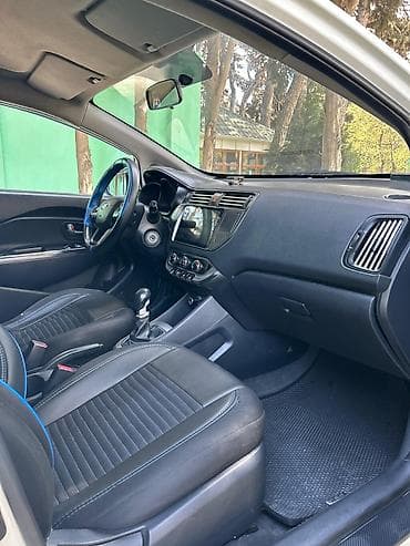 opel f astra: Kia Rio: 1.4 l | 2013 il Sedan — 9