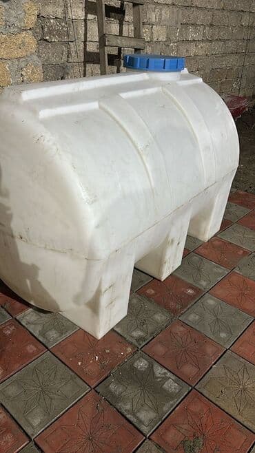 Plastik su çəni - Material: qalın divarlı polietilen - Rəng: ağ, mavi