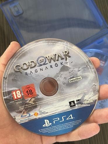 Видеоигры и приставки: PS4 üçün **God of War Ragnarök** oyun diski. Diskin üzərində **Data — 2