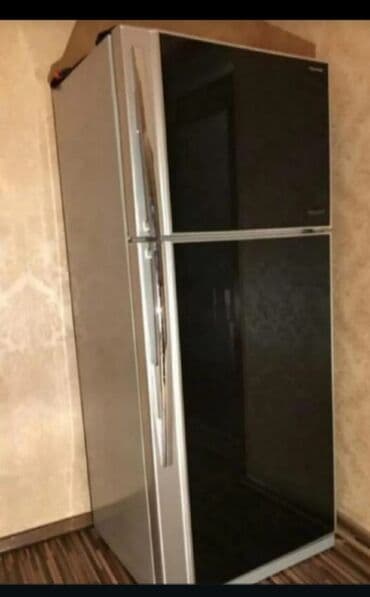 İşlənmiş 2 qapılı Toshiba Soyuducu Satılır, rəng - Qara, Təkərli