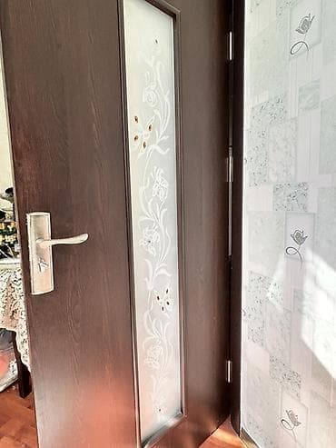 plintus: Daxili otaq qapısı – şüşə vitrajlı - Material: tünd qəhvəyi rəngli — 3