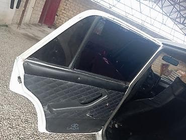 saipa saina 2021: Lada Riva (VAZ 2107) sedan - Kuzov: ağ rəng, klassik “yeddi” dizaynı — 5