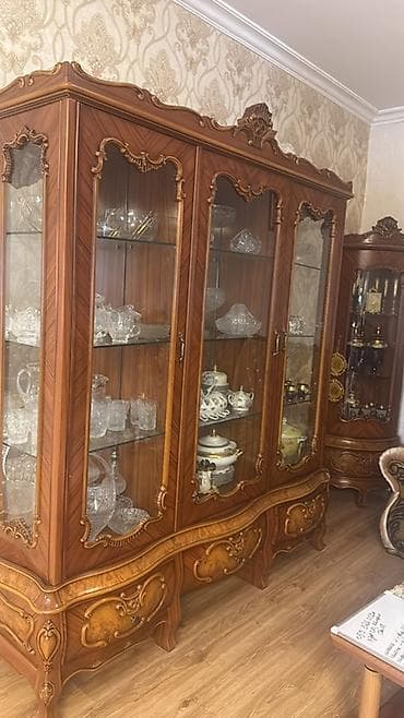 ev guzgu: Klassik üslubda qonaq otağı üçün mebel dəsti Tərkibi: - 4 qapılı — 1