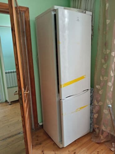 ikici el soyducu: 2 qapılı Indesit Soyuducu Satılır, rəng - Ağ — 1