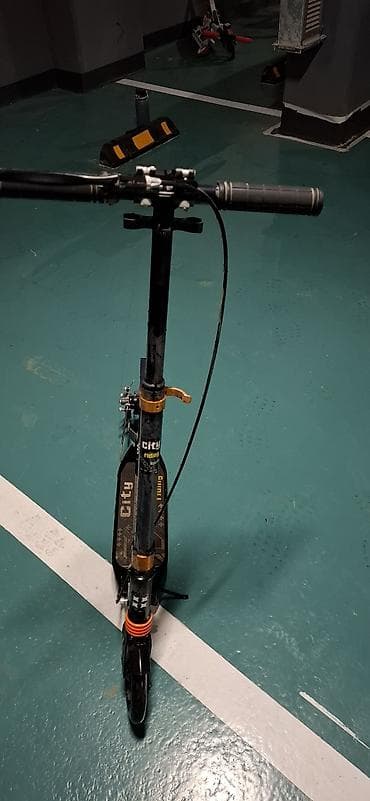 samokat satilir: Şəhər tipli kick skuter Xüsusiyyətlər: - Böyük təkərlər: ön və arxa — 2