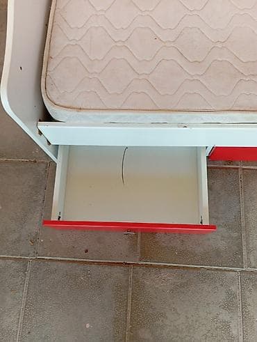 islenmis mebeler: Qız üçün, İşlənmiş, Çarpayı, Matras ilə, Siyirməli — 2