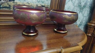 sorbon konfet: Satılır. Əla vəziyyətdə Təsvir: - Qırmızı rəngli, qızılı naxışlı 2 — 1