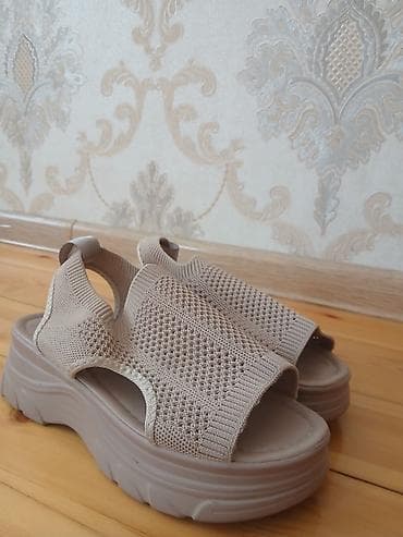 flo ayaqqabi instagram: Bej rəngli qadın platforma sandal - Üst hissə: nəfəsalan — 1