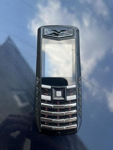 очки с камерой баку: Ferrari temalı lüks düyməli telefon - Korpus: qara rəng, mat-metal və — 5