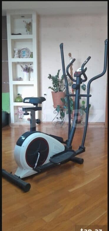 Elliptik trenajor, evdə idman etmək üçün əlverişli vasitədir. Qolları lalafo.az -da Elliptik trenajor, evdə idman etmək üçün əlverişli vasitədir. Qolları