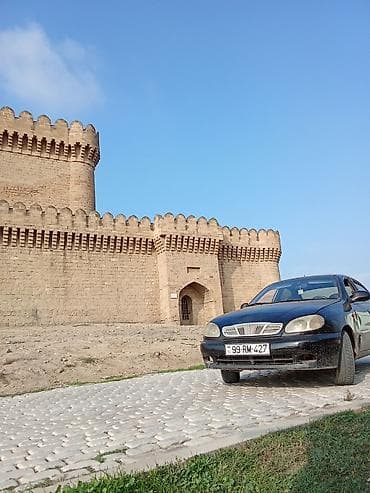 4 qapi niva satilir: Daewoo Lanos, qara rəng, sedan kuzov. 2010 il 1.5 mexanika 300-400 — 2