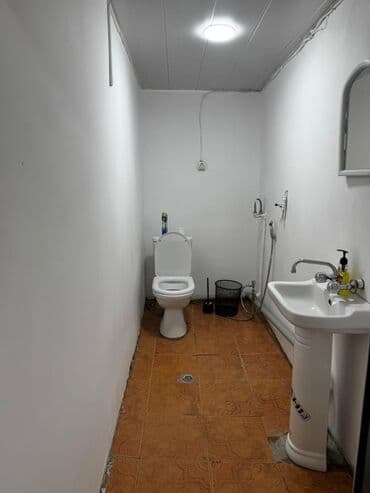 9 mkr kirayə evlər: Nesimi rayonu erazisinde, 9 mkr da Safa store binasinin qabaginda yola — 6