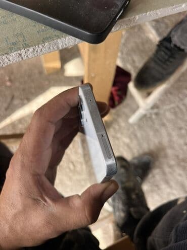 телефон fly fs521 power plus 1: Məhsul: Smartfon (ağıllı telefon) Xüsusiyyətlər və təsvir: - Korpus — 2