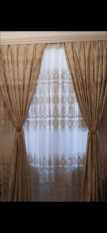 İşlənmiş, Pərdə, rəng - Qızılı