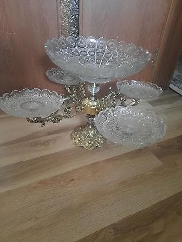 Zərif şüşə qablı, bürünc tonlu dekorativ ayaqlıklı çoxsəviyyəli — 1