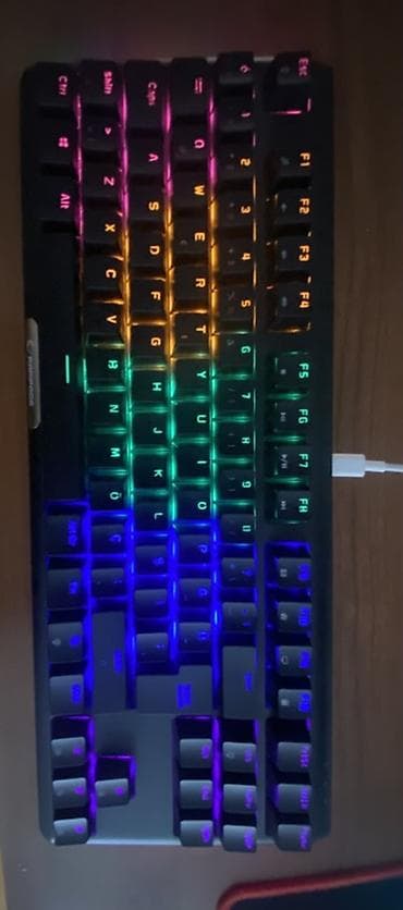 komputer setup: RGB işıqlı mexaniki klaviatura - Tam ölçülü layout: funksional F — 1