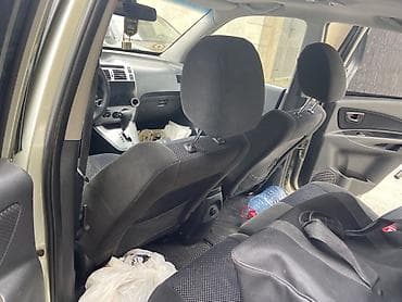 Hyundai: Hyundai Tucson: 2 l | 2009 il Krossover — 3