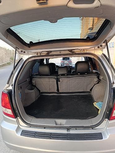 Kia: Kia Sorento, gümüşü rəng, 5 qapılı SUV. Texniki və dizayn — 10