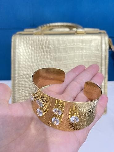 Браслеты: Qızılı rəngli geniş manjet bilərzik. Qızıl suyuna çəkilib qaralmır — 2