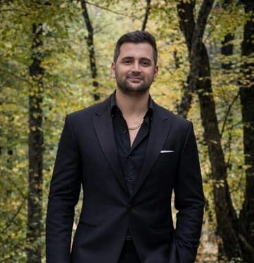 Salam Sürücülük vəsiqəsi ( BC) Hərbi xidmətdə olmuşam Bakıda yaşayıram