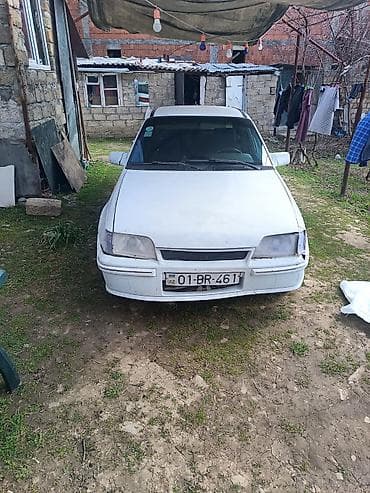 daewoo nexia 2009: Daewoo Nexia sedan, ağ rəng. - Kuzov: 4 qapılı, geniş salon və iri — 1