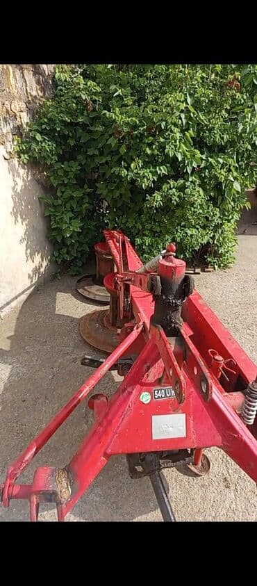 traktor altlıqlı ağ bosonojkalar: Islek veziyyetde — 3