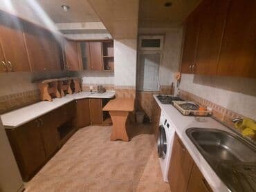 28 may metro: 28 May,Səməd Vurğun parkı yaxınlığında,Spar marketin yanında,ümumi — 8