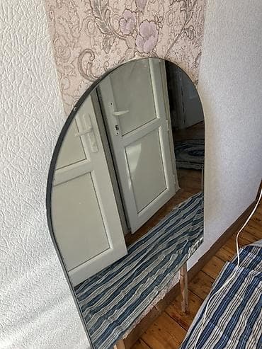 Güzgü Divar üçün, Çərçivə ilə