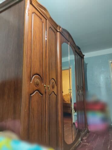 где купить старую мебель: 2 односпальные кровати, Шкаф, Трюмо, 2 тумбы, Малайзия, Б/у — 6