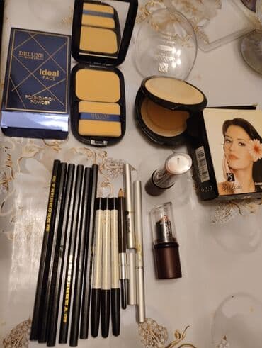 ziyafet geymleri: Məhsul paketi: ayaqqabı və geyim 1) Qırmızı idman ayaqqabıları - — 37