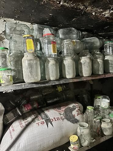 Şüşə banka və qapaqlar toplusu - Müxtəlif həcm və formalarda şüşə