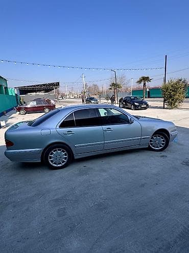 avtomobil lada: Mercedes-Benz E-Class (W210) sedan - Gümüşü rəng, 4 qapılı sedan — 2