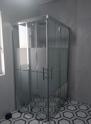 arakəsmə divar: Şüşə duş kabinası - Material: qalın temperli şüşə panellər — 1