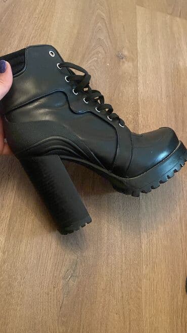 Zara, Ölçü: 39, rəng - Qara, İşlənmiş lalafo.az -da Zara, Ölçü: 39, rəng - Qara, İşlənmiş