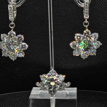 gumuş əşyaları: Dəstə daxildir: Üzük, Sırğa, Gümüş, 925 Əyar — 2