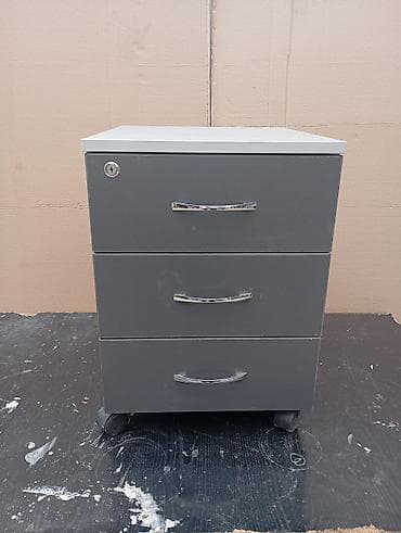 Ofis dolabları: SALAM. agın qiyməti 40az bozun qiyməti 30az super vəziyətdədilər Ofis — 3