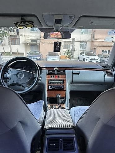Nəqliyyat: Mercedes-Benz E-Class: 2.4 l | 1998 il Sedan — 2
