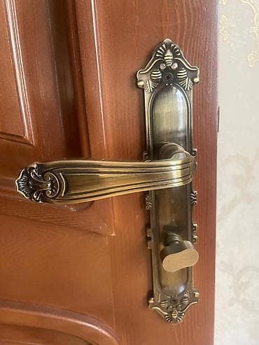 Tək qapılar 400 cüt olanlar 700 əla vəziyyətdərir. Təmiz qoz — 6