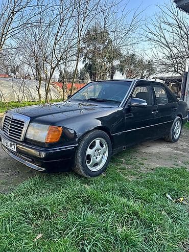 Mercedes-Benz E-Class: 2 l | 1993 il Sedan